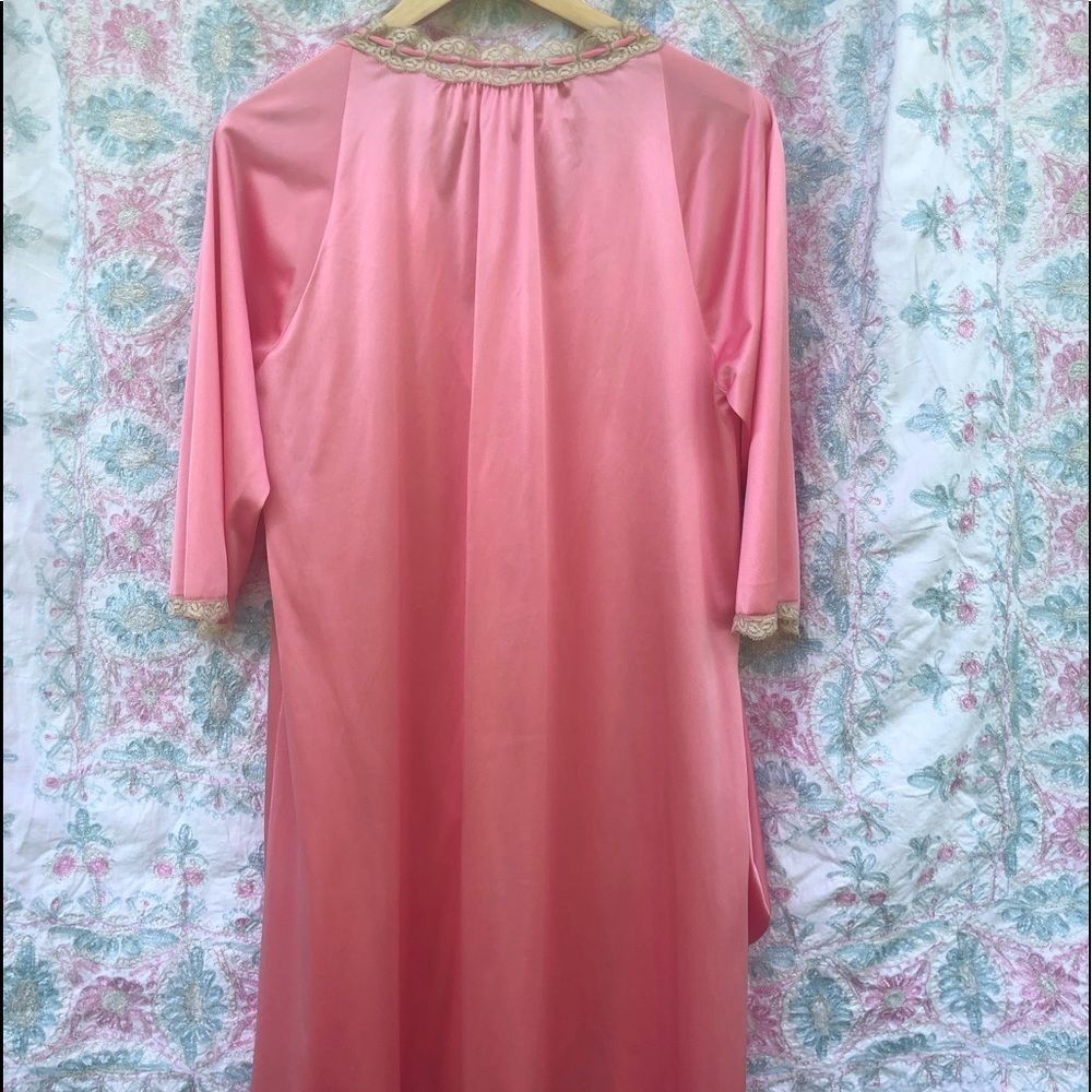 Vintage Buttoned Robe - Picture 6 of 7